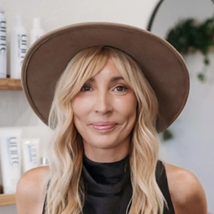 Headshot of Lia Tomlinson