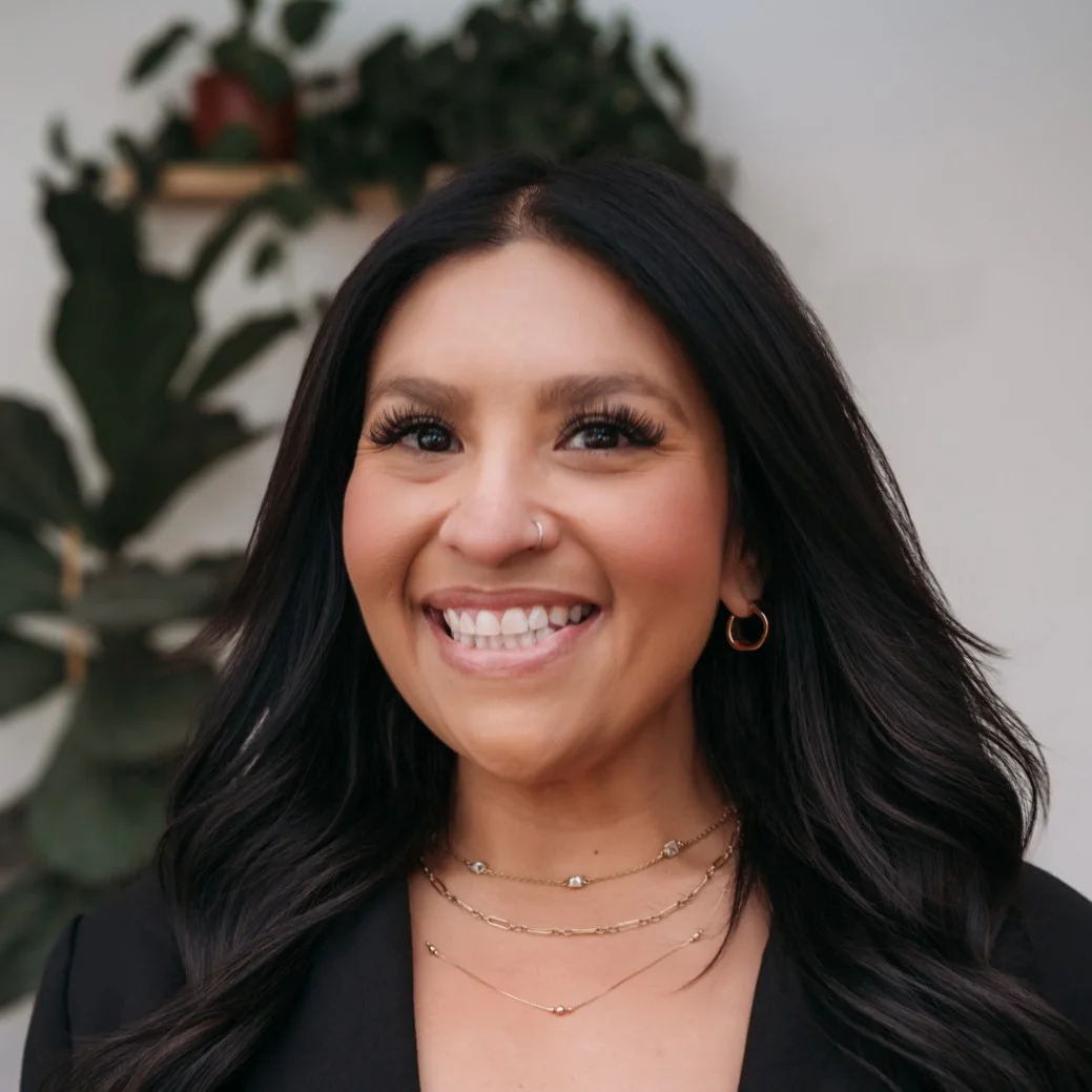 Headshot of Lynnzee Valerio